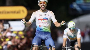 Tour de France, Turgis vince la tappa degli sterrati e Pogacar sempre maglia gialla