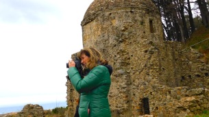 Acconia di Curinga- l'archeoastronoma De Franceschini nei pressi dei ruderi del monastero di Sant'Elia