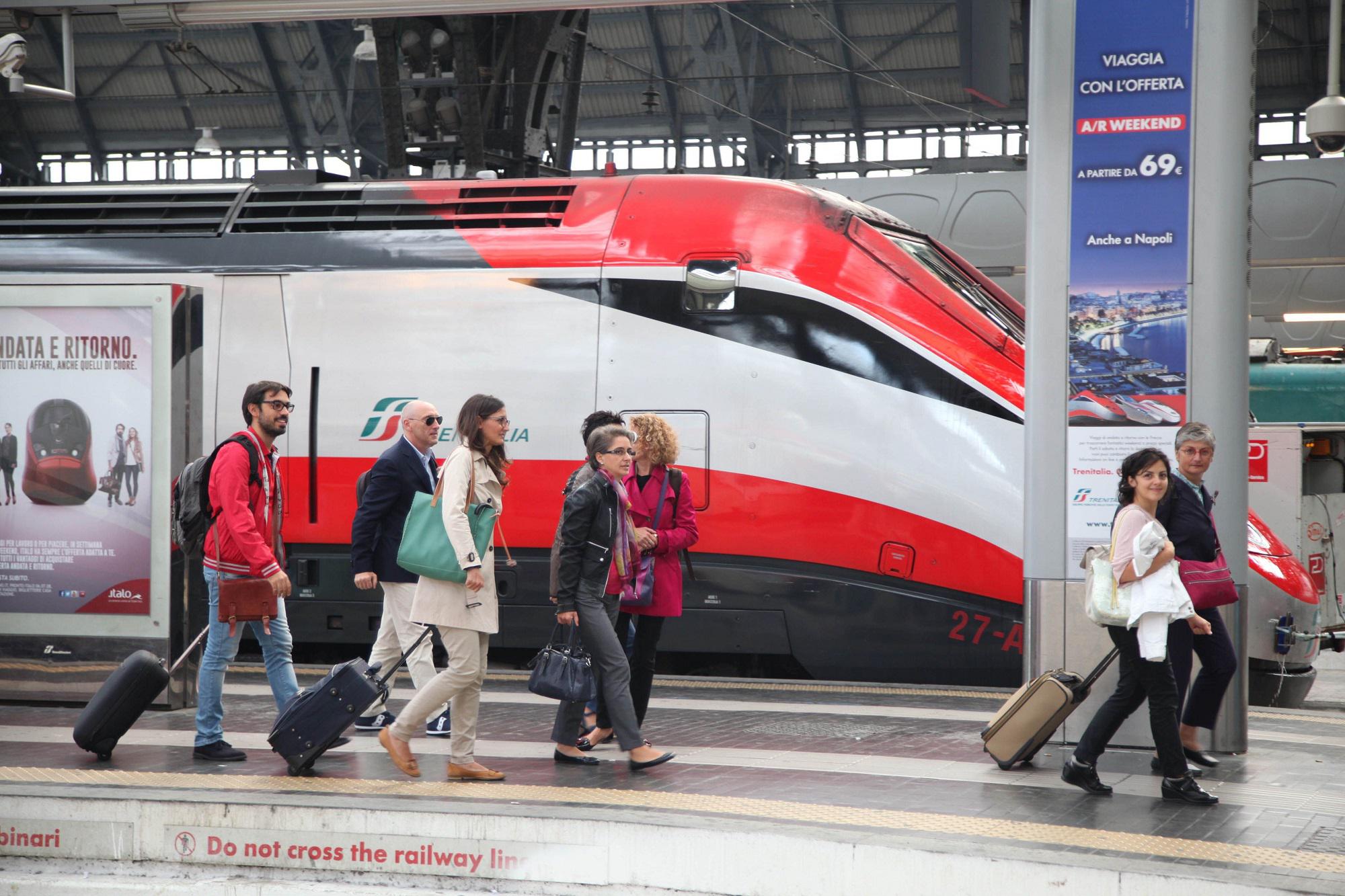 Trenitalia e la promozione su WhatsApp: "E' una fake"