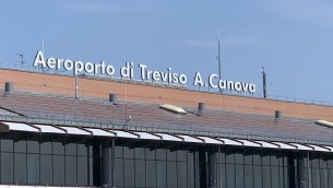 Treviso, aereo turismo fuori pista: aeroporto temporaneamente chiuso