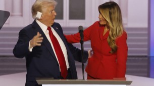 Trump, Melania e il bacio 'al Var' - Video