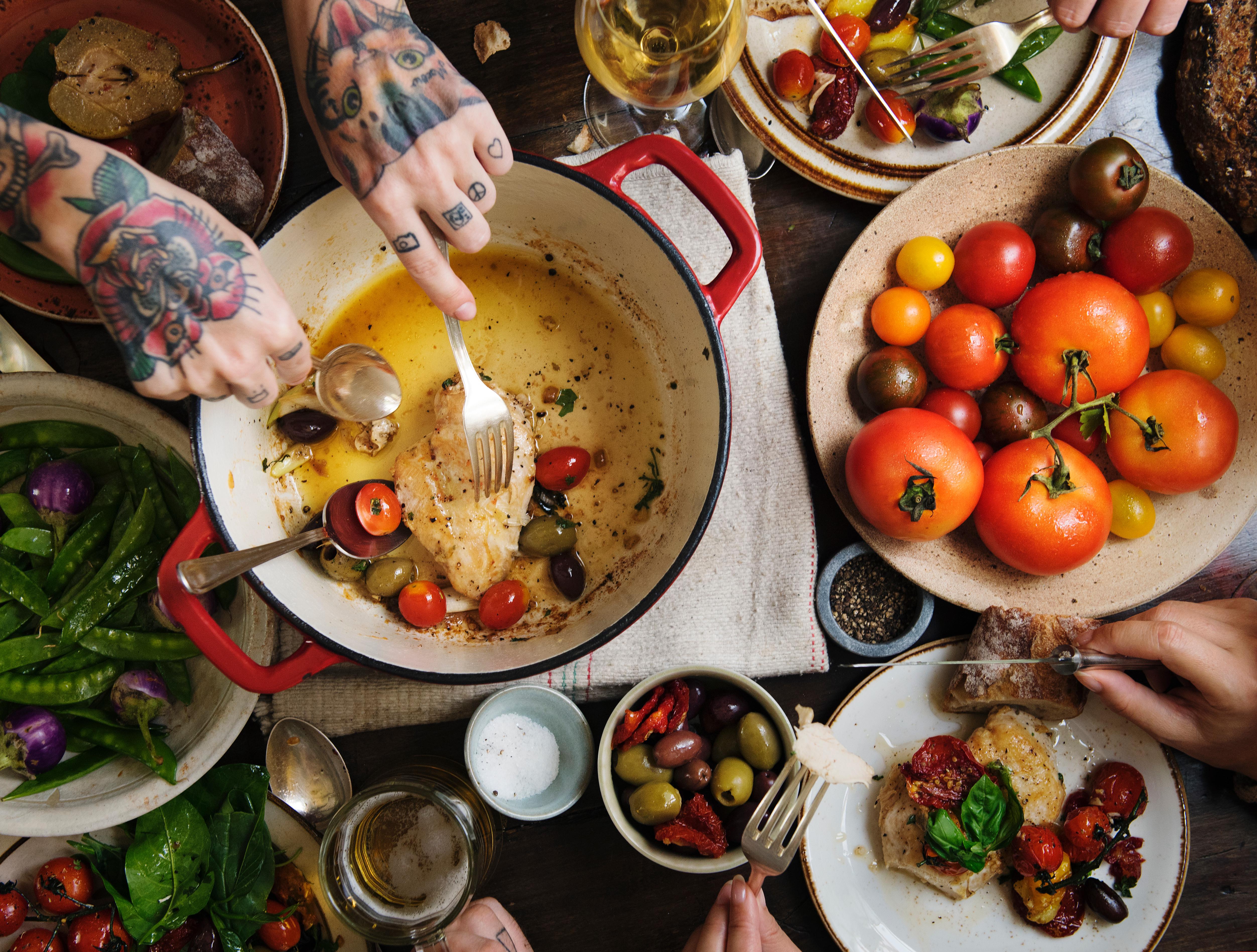 Tumori, dieta mediterranea 'alleata' anche dopo la diagnosi: cala del 32% il rischio di mortalità