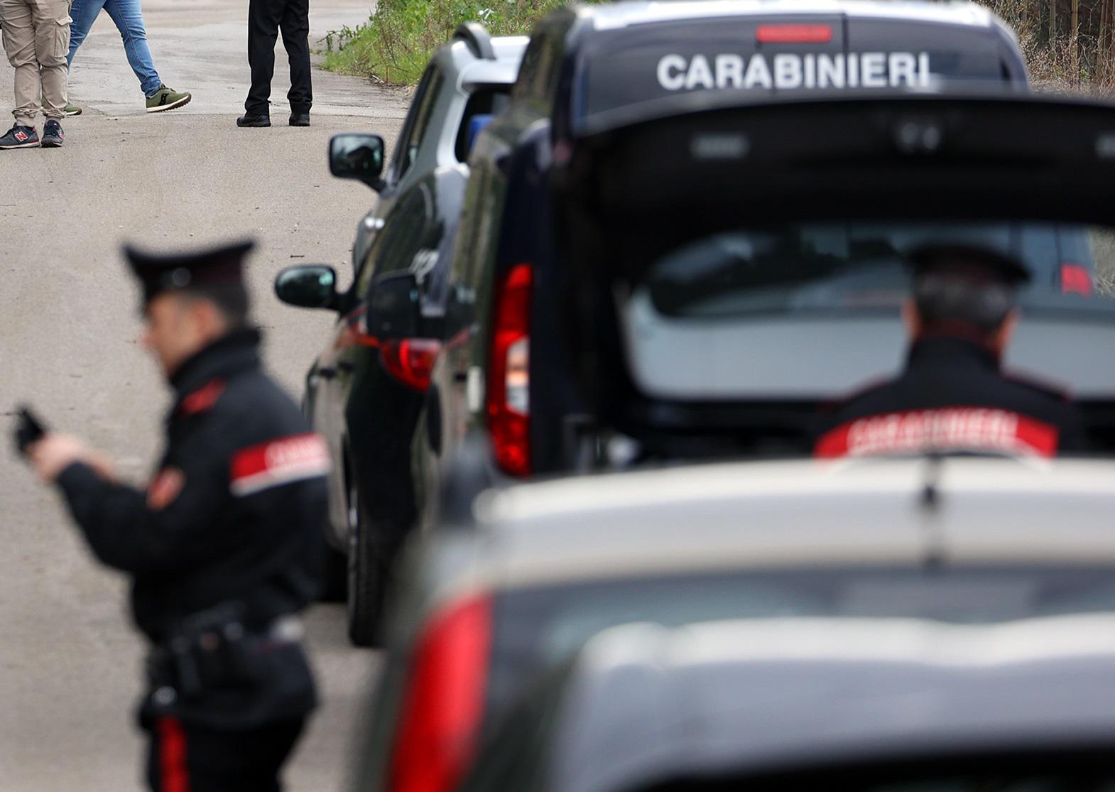 Ubriaco senza patente si schianta in auto contro il muro: morta figlia di 3 anni