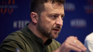 Ucraina, appello di Zelensky anche a Italia: "Dateci armi per colpire Russia"