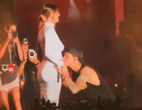 Ultimo diventerà papà, l'annuncio al concerto a Roma - Video