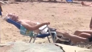 Usa, Biden si rilassa in spiaggia