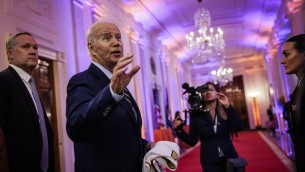 Usa-Cina, tensione sugli investimenti tech: la mossa di Biden, l'ira di Pechino