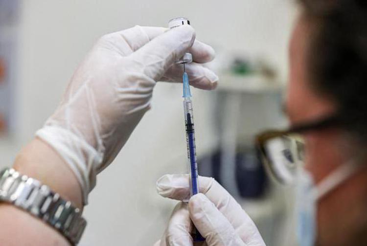 Vaccini covid, Corte Ue: "Commissione Ue non ha dato accesso abbastanza ampio a contratti"