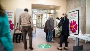 Vaccini Covid, weekend record: secondo giorno con 600mila dosi