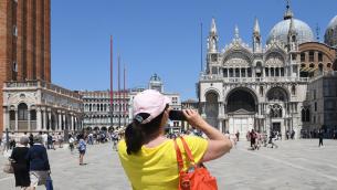 Vaccini in vacanza, c'è l'ok di Figliuolo