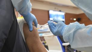 Vaccini Lazio, da 24 maggio al via prenotazioni in farmacia