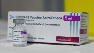 Vaccino Astrazeneca cambia nome, ora si chiama Vaxzevria