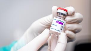 Vaccino Astrazeneca, Cavaleri (Ema): "Efficace e sicuro"