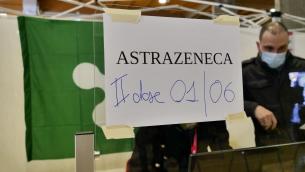 Vaccino AstraZeneca sospeso in Italia, Pregliasco: "Bene linea comune"