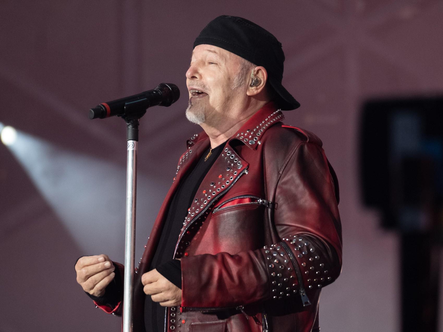Vasco Rossi, concerto domani a Napoli allo Stadio Maradona: "I napoletani cantano da Dio"
