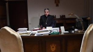 Vaticano, cardinale Becciu indagato per associazione a delinquere