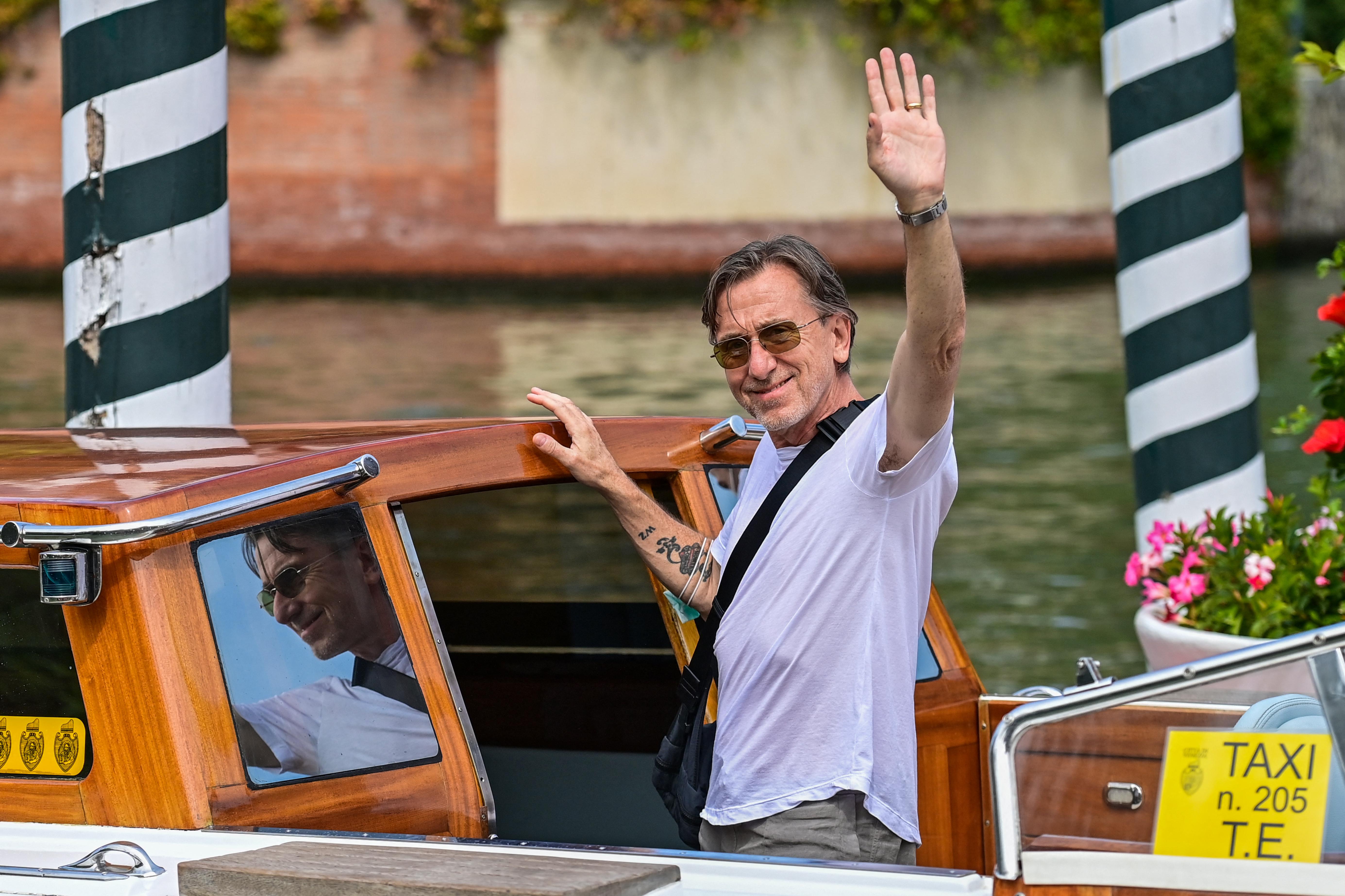 Venezia 78, la domenica del Lido è per Tim Roth e la coppia Servillo-Orlando