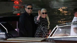 Venezia 81, Lady Gaga innamoratissima: l'arrivo con il futuro marito Michael Polansky