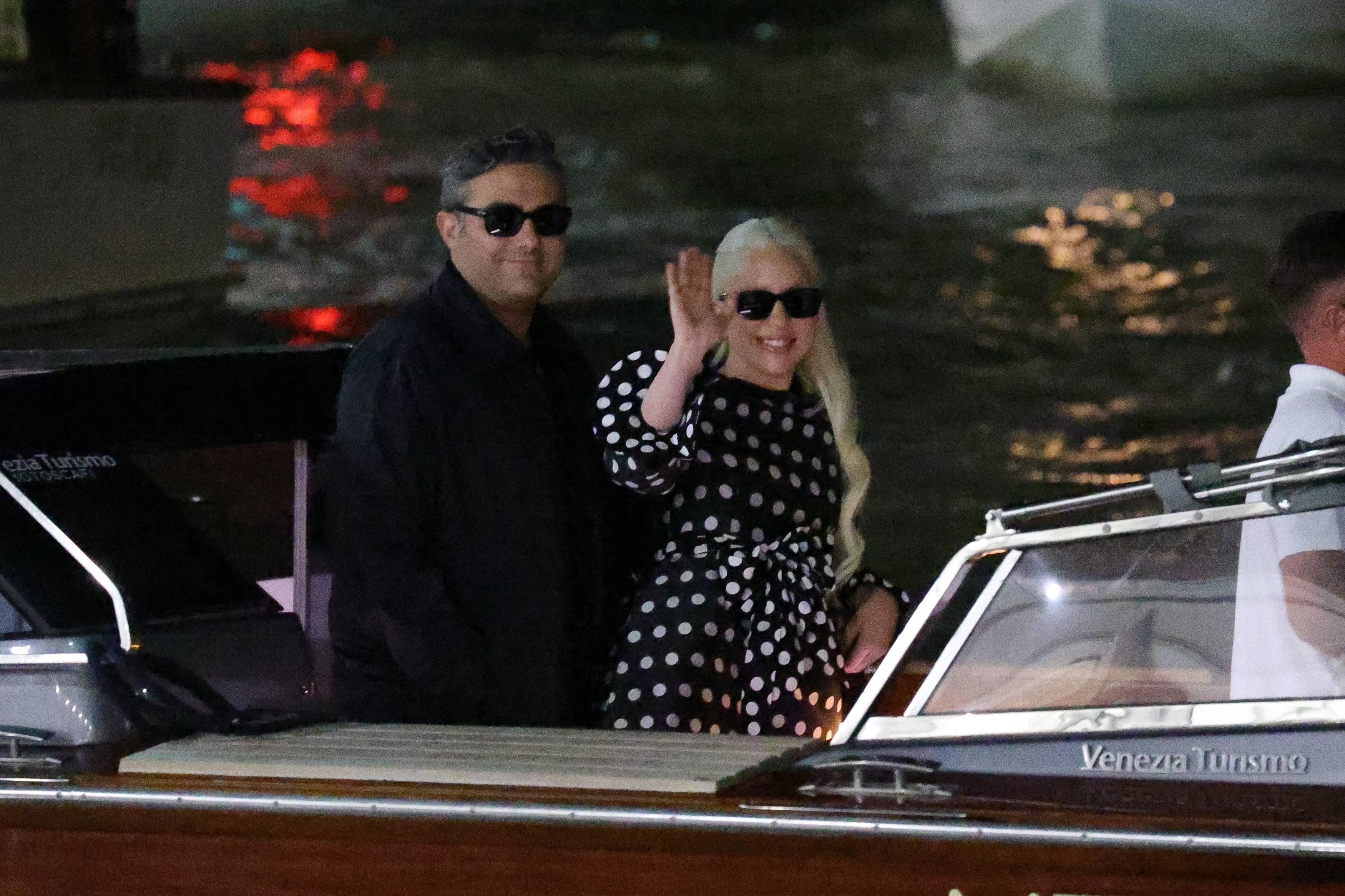 Venezia 81, Lady Gaga innamoratissima: l'arrivo con il futuro marito Michael Polansky