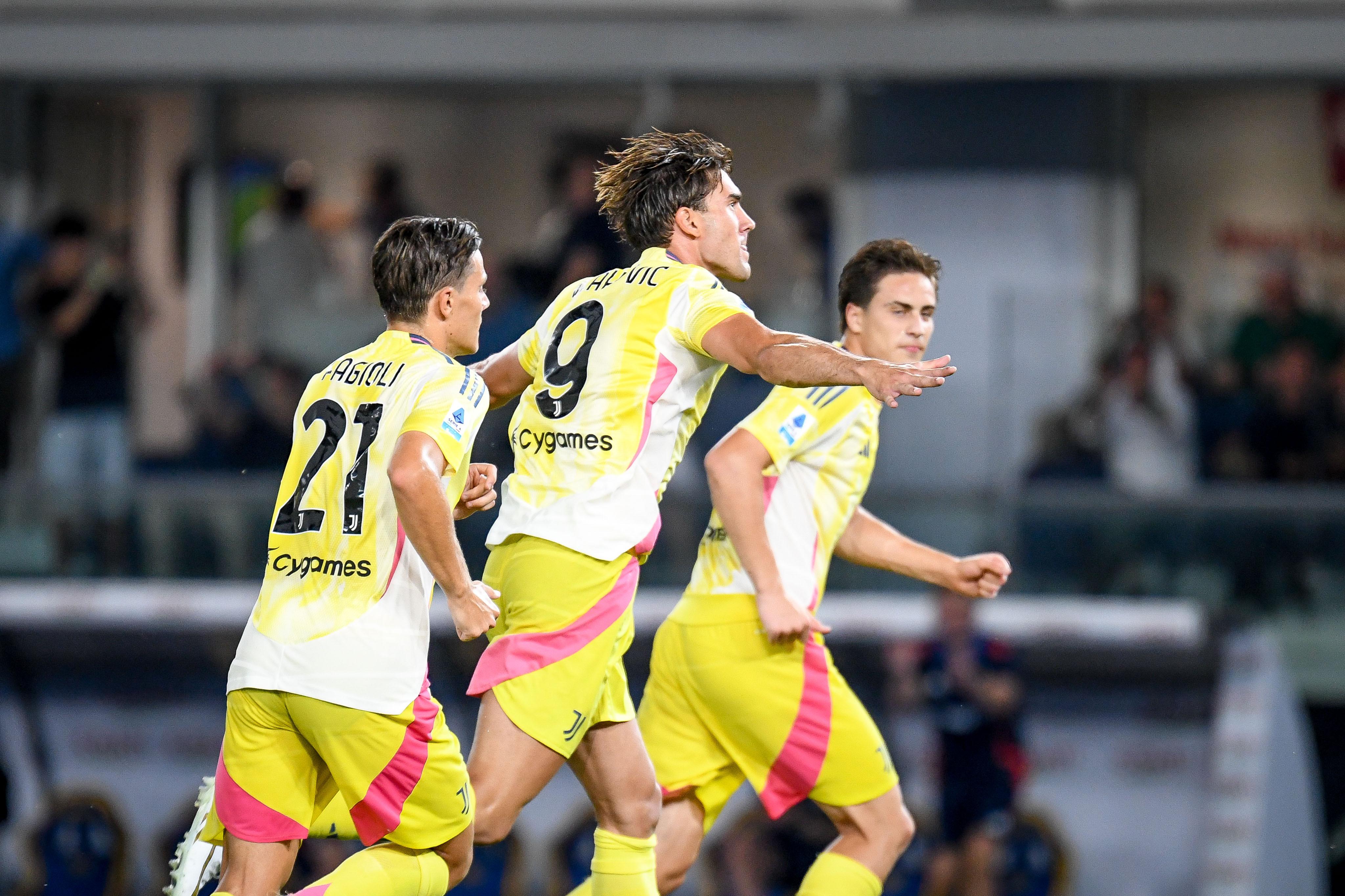 Verona-Juve 0-3, doppietta Vlahovic e gol di Savona: bianconeri primi da soli