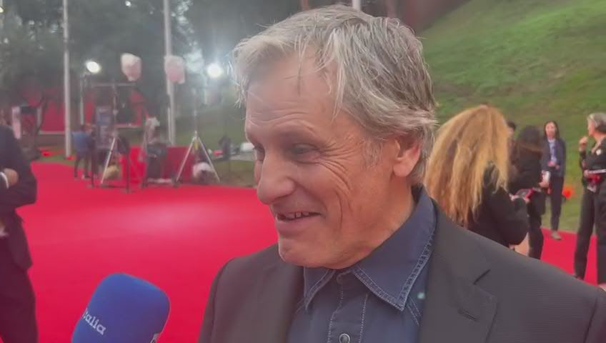 Viggo Mortensen sul red carpet della Festa di Roma: "Amo Leone e Corbucci, il western non è morto"