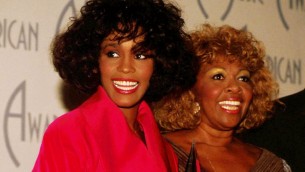 Whitney Houston, morta la madre Cissy: la leggendaria cantante gospel aveva 91 anni