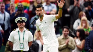 Wimbledon, Djokovic batte Rune e litiga col pubblico - Video