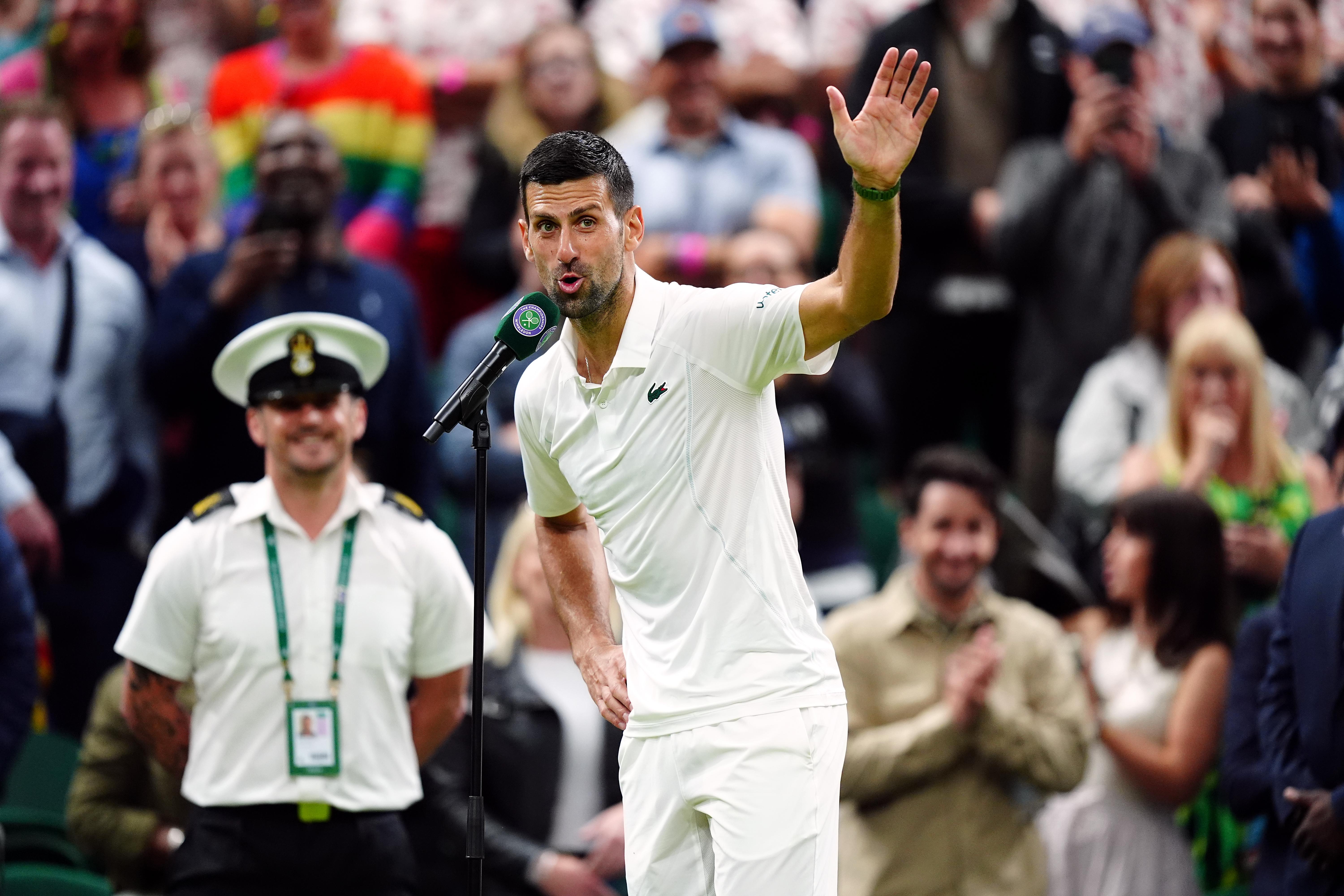 Wimbledon, Djokovic batte Rune e litiga col pubblico - Video