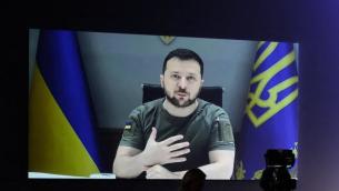 Zelensky: "Attacco a Kremenchuk, in fiamme centro commerciale pieno" - Video